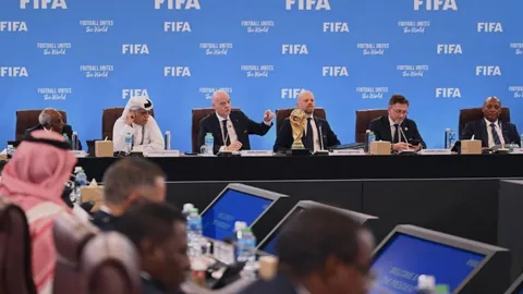 羽毛球涨势远超黄金，抢购热潮价格狂飙，消费者苦不堪言……